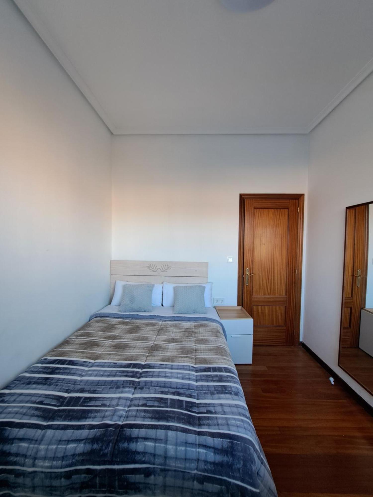 Piso Centrico En Bilbao Bilbau Quarto foto